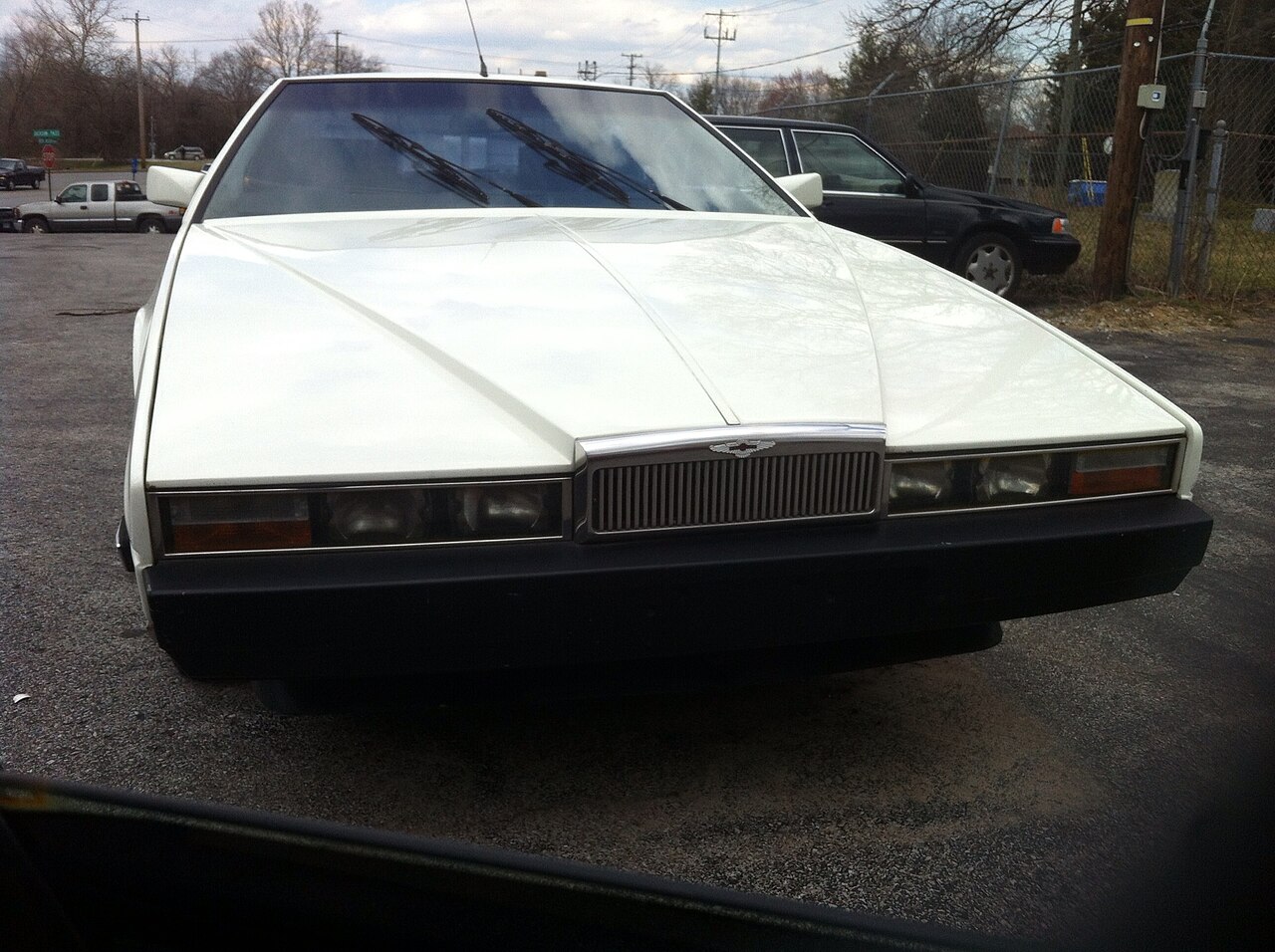 Aston Martin Lagonda 5,3 Manuel RWD (310 hk)